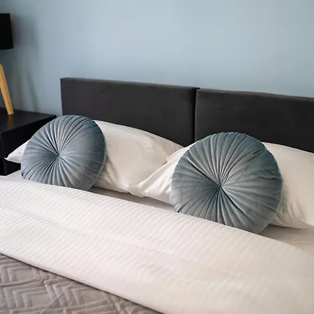 Ursus Comfy With Free Parking By Bookinghost Apartmán