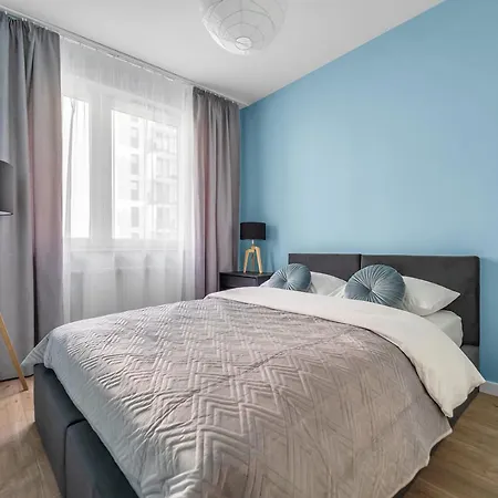 Ursus Comfy With Free Parking By Bookinghost アパート *