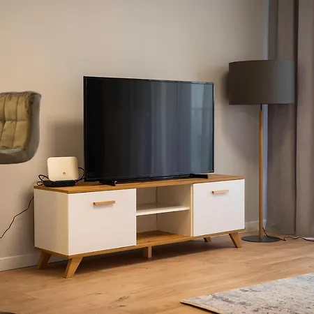 アパート Ursus Comfy With Free Parking By Bookinghost